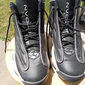 Black INVO8 High-Top Sneakers